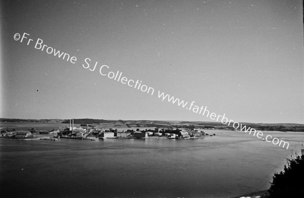 EVENING VIEW OF HAULBOWLINE FROM FORT VILLAS